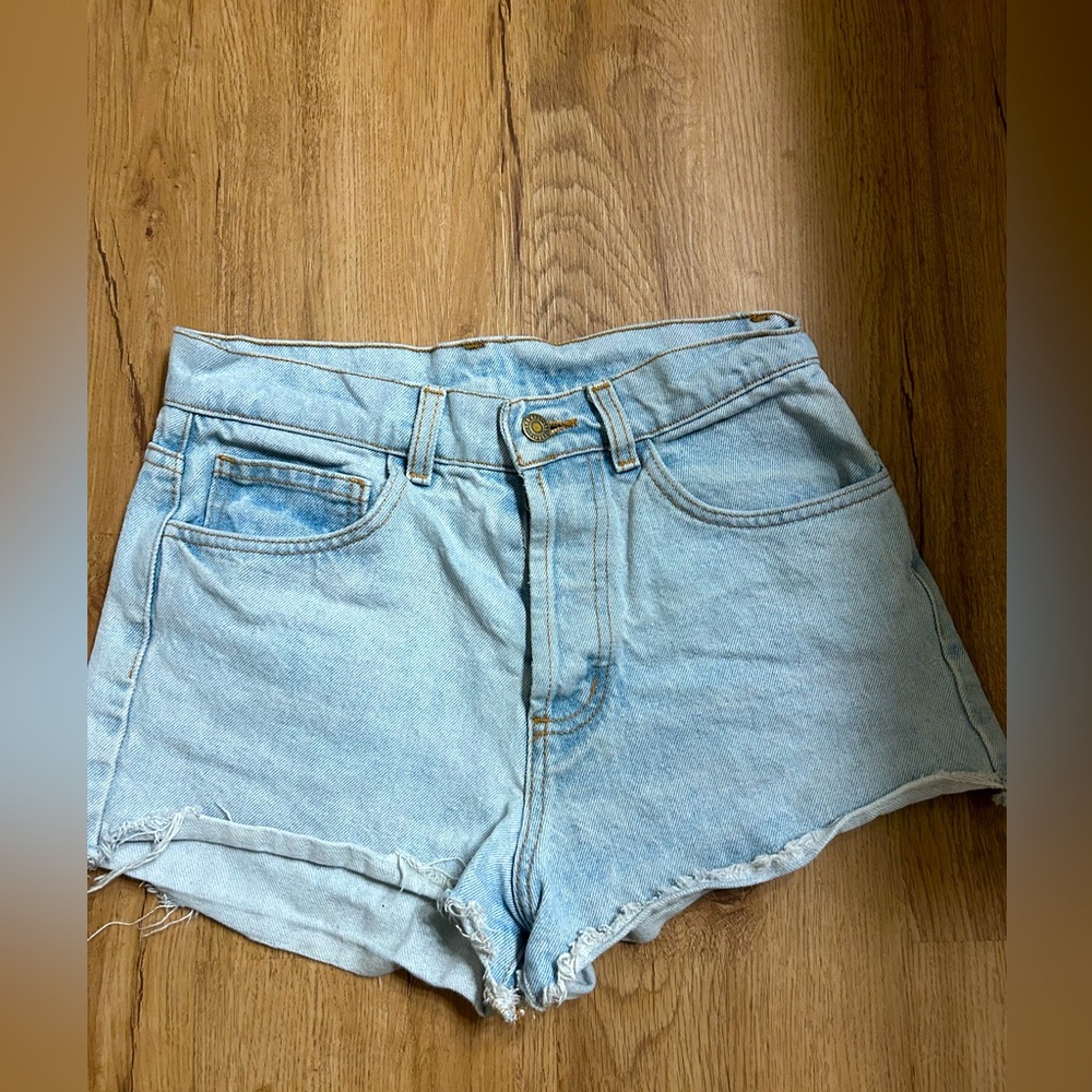 Light wash blue pacsun denim shorts, size 26